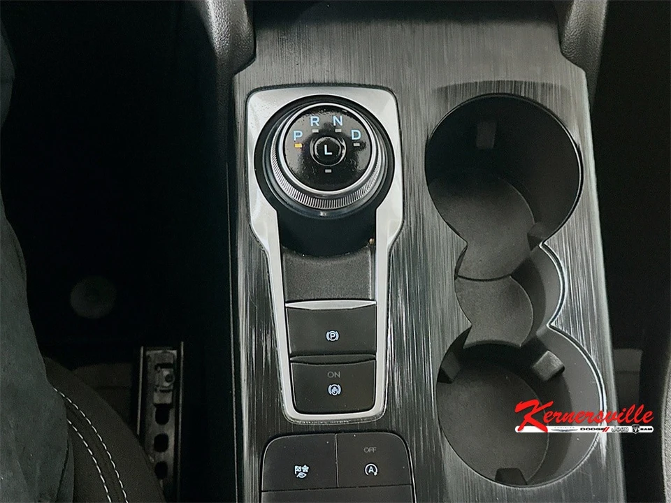2025 Ford Escape - Image 16 of 21
