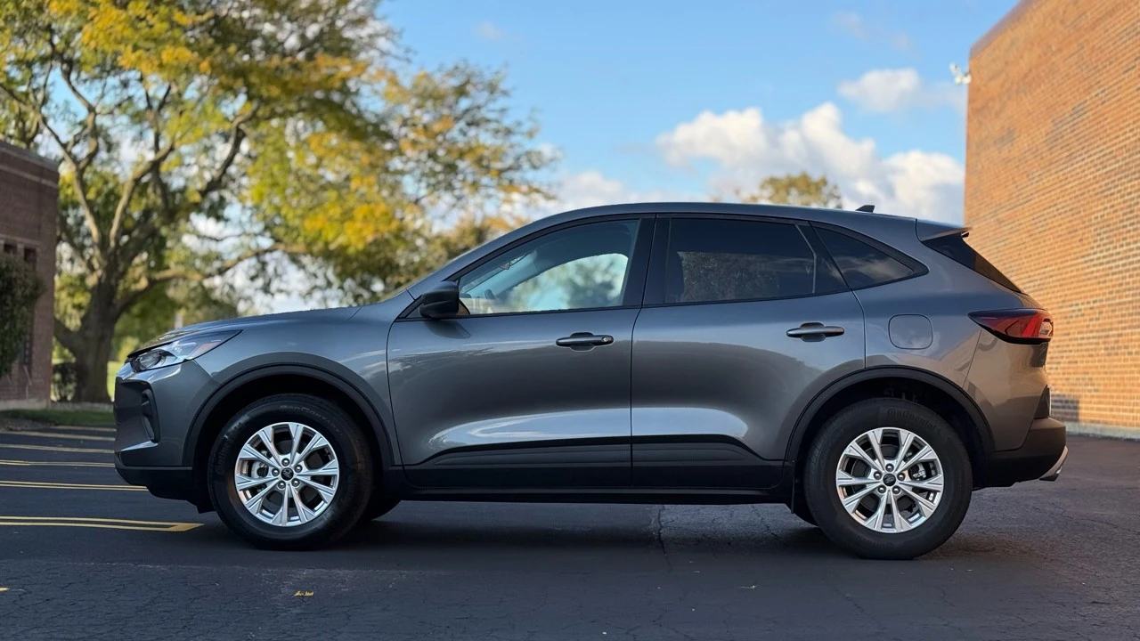 2025 Ford Escape - Image 4 of 21
