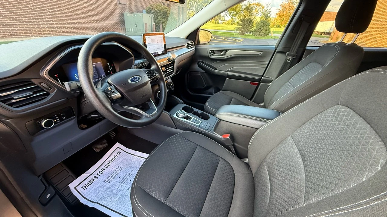 2025 Ford Escape - Image 9 of 21
