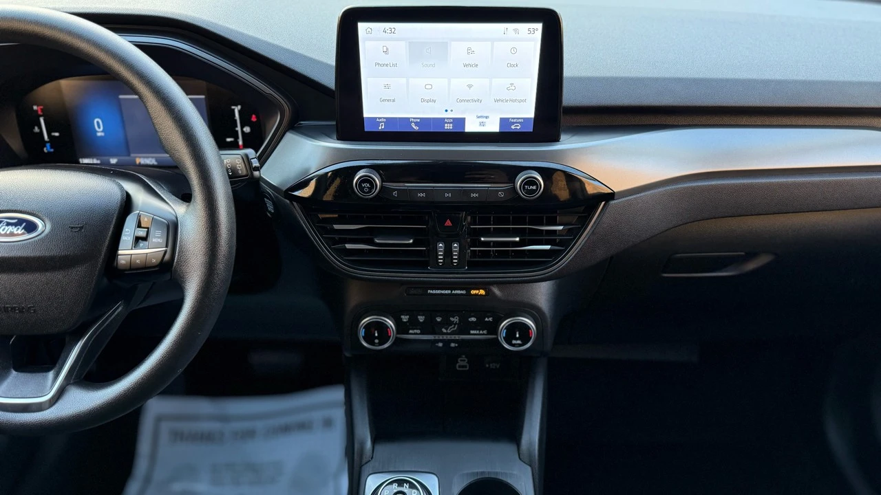 2025 Ford Escape - Image 17 of 21