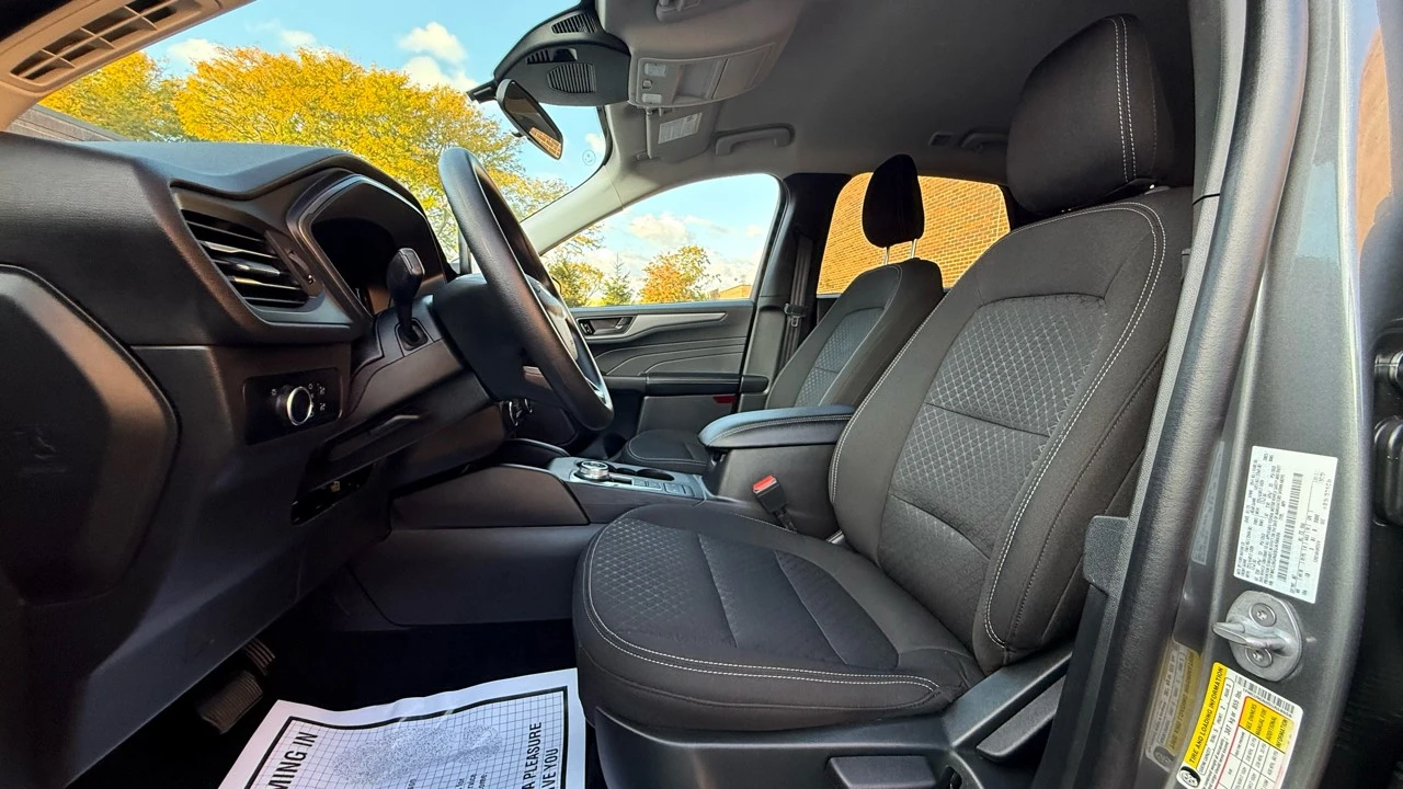 2025 Ford Escape - Image 10 of 21