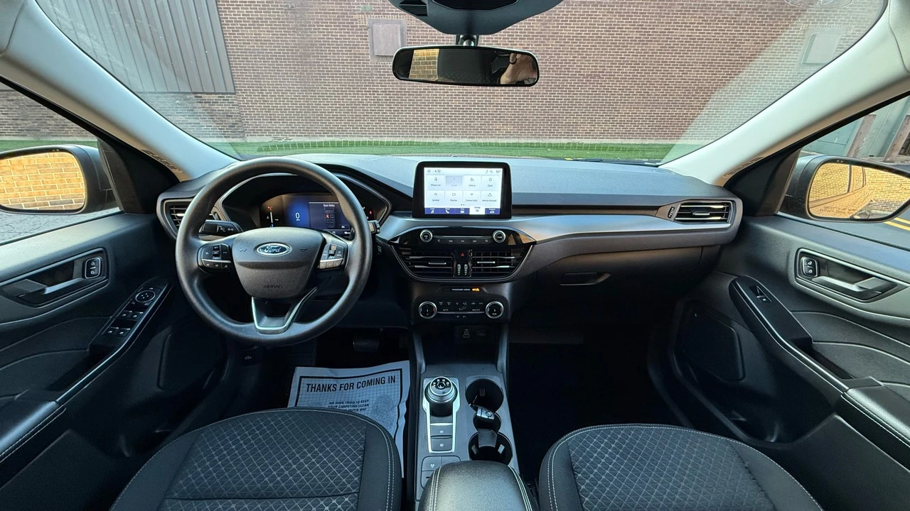 2025 Ford Escape - Image 16 of 21