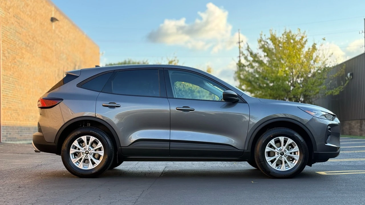 2025 Ford Escape - Image 8 of 21