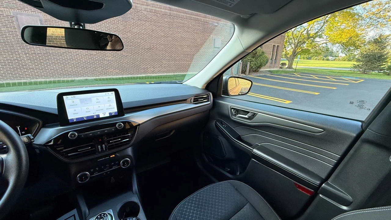 2025 Ford Escape - Image 19 of 21