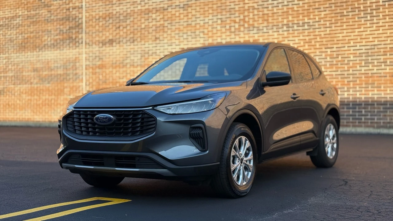 2025 Ford Escape - Image 3 of 21