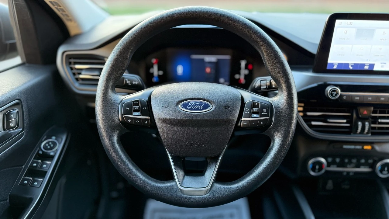 2025 Ford Escape - Image 14 of 21