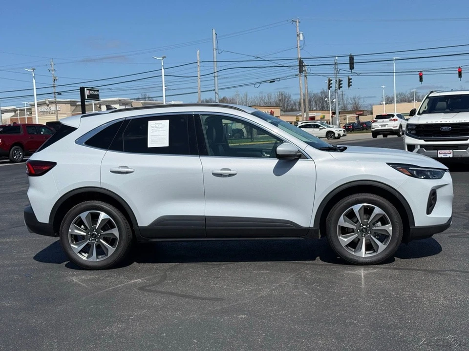 2025 Ford Escape - Image 2 of 12
