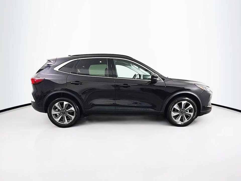 2025 Ford Escape - Image 8 of 21