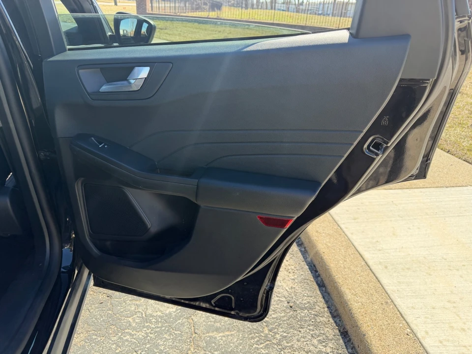2025 Ford Escape - Image 17 of 21