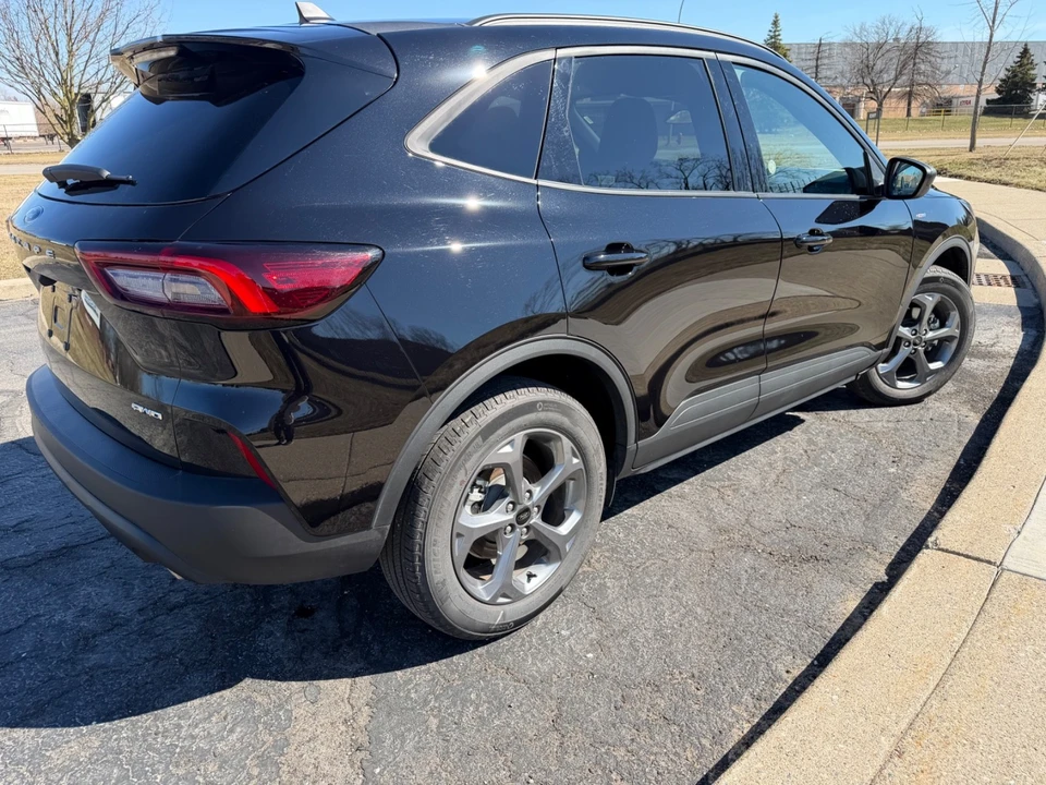 2025 Ford Escape - Image 5 of 21