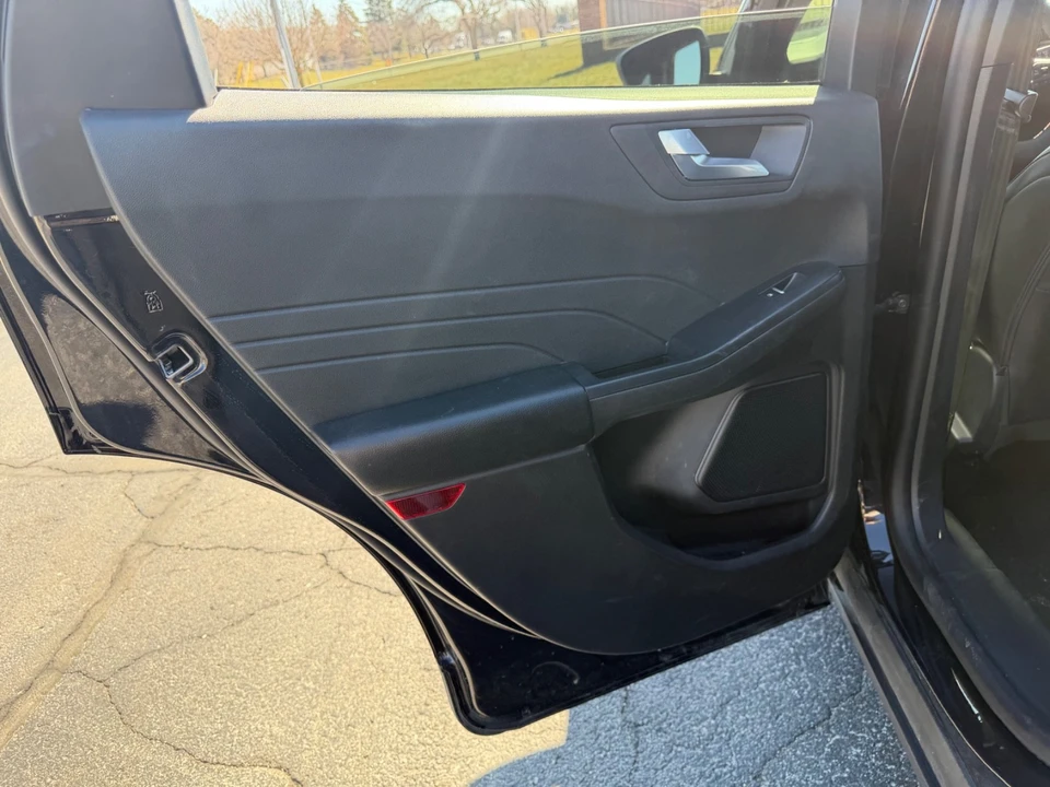 2025 Ford Escape - Image 14 of 21
