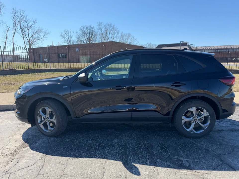 2025 Ford Escape - Image 8 of 21