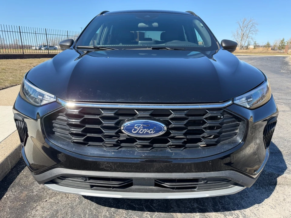 2025 Ford Escape - Image 3 of 21