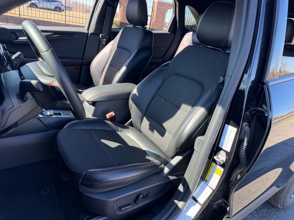 2025 Ford Escape - Image 15 of 21