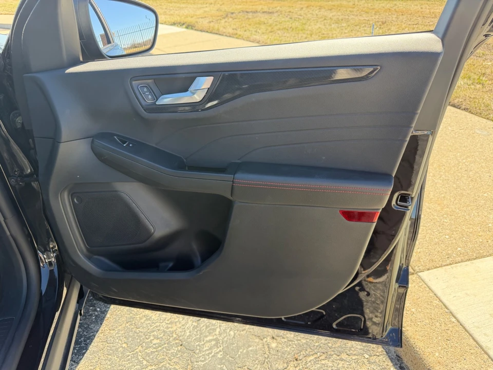 2025 Ford Escape - Image 19 of 21