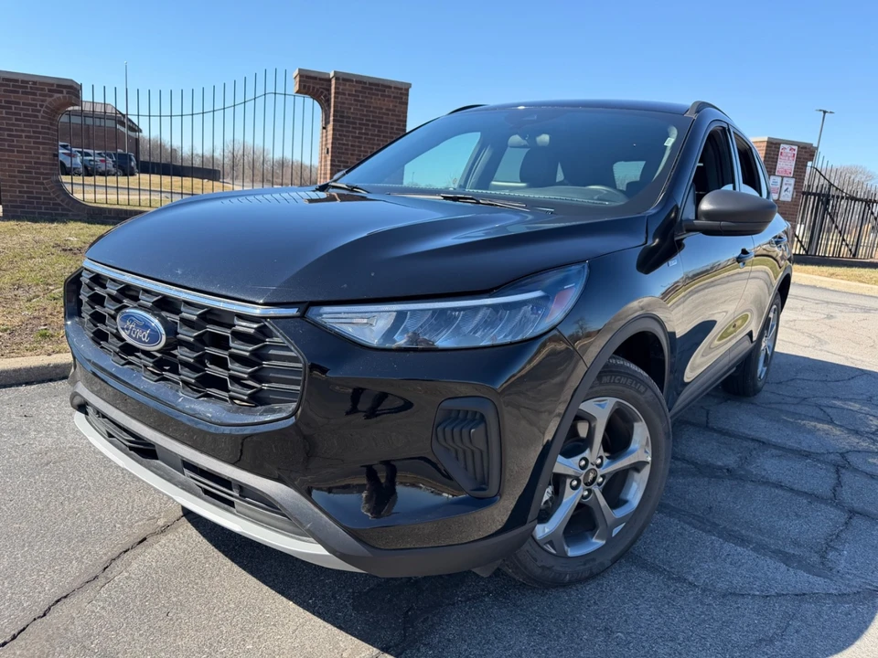 2025 Ford Escape - Image 10 of 21