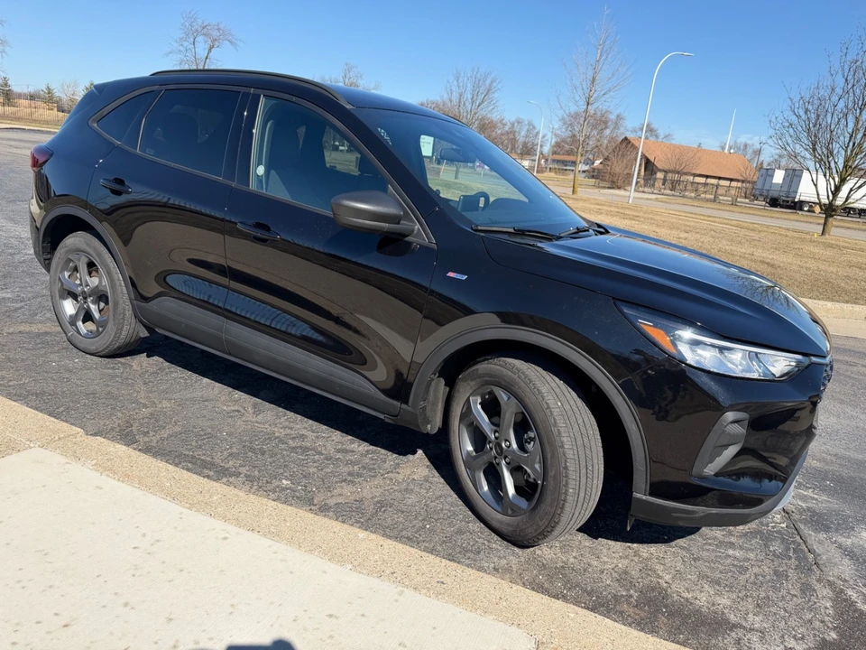 2025 Ford Escape - Image 4 of 21