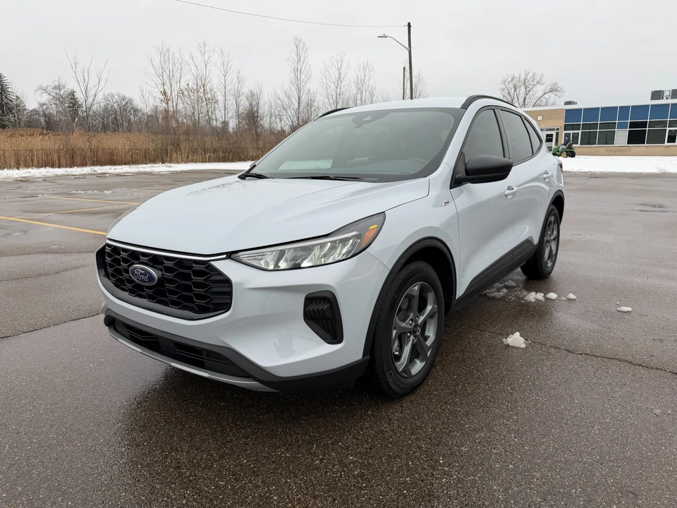 2025 Ford Escape - Image 3 of 21