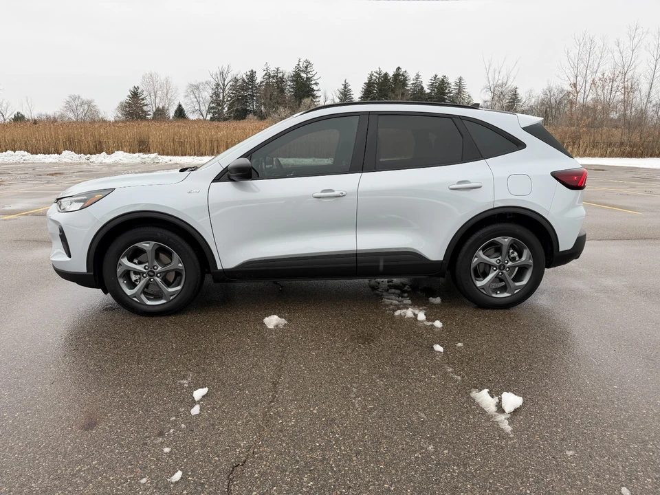 2025 Ford Escape - Image 4 of 21