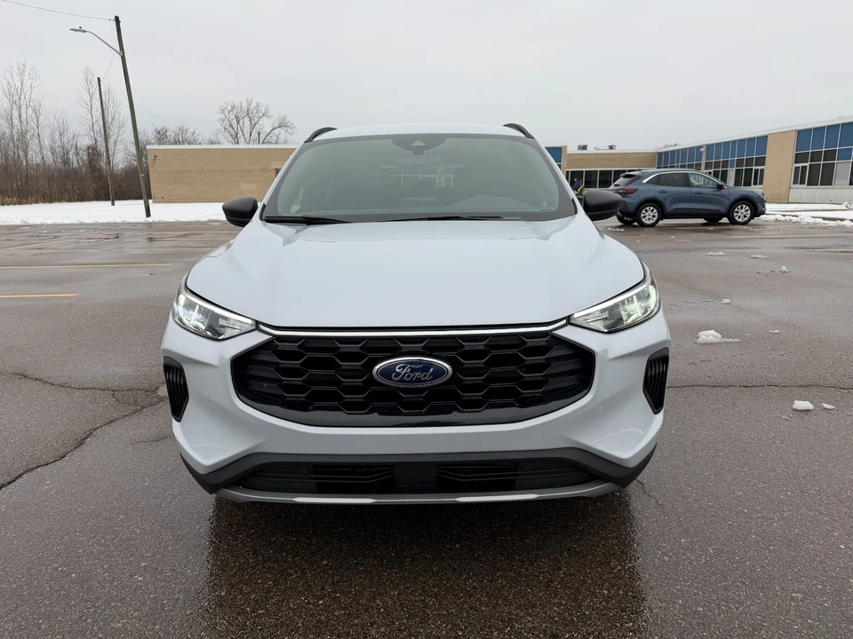 2025 Ford Escape - Image 2 of 21