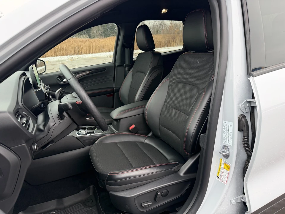 2025 Ford Escape - Image 11 of 21