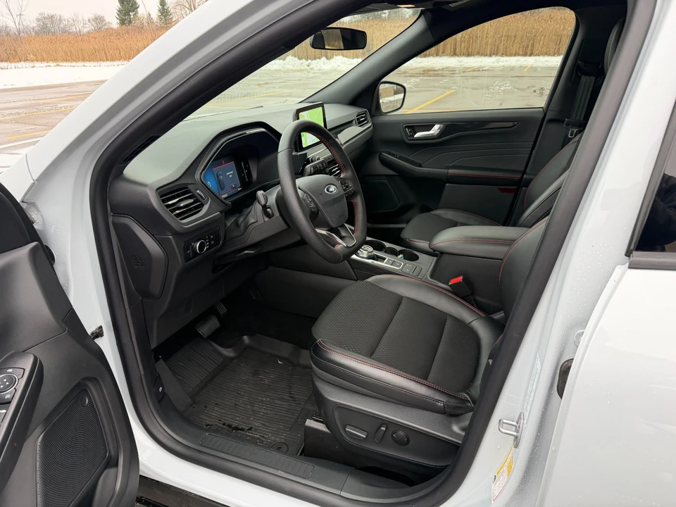 2025 Ford Escape - Image 10 of 21