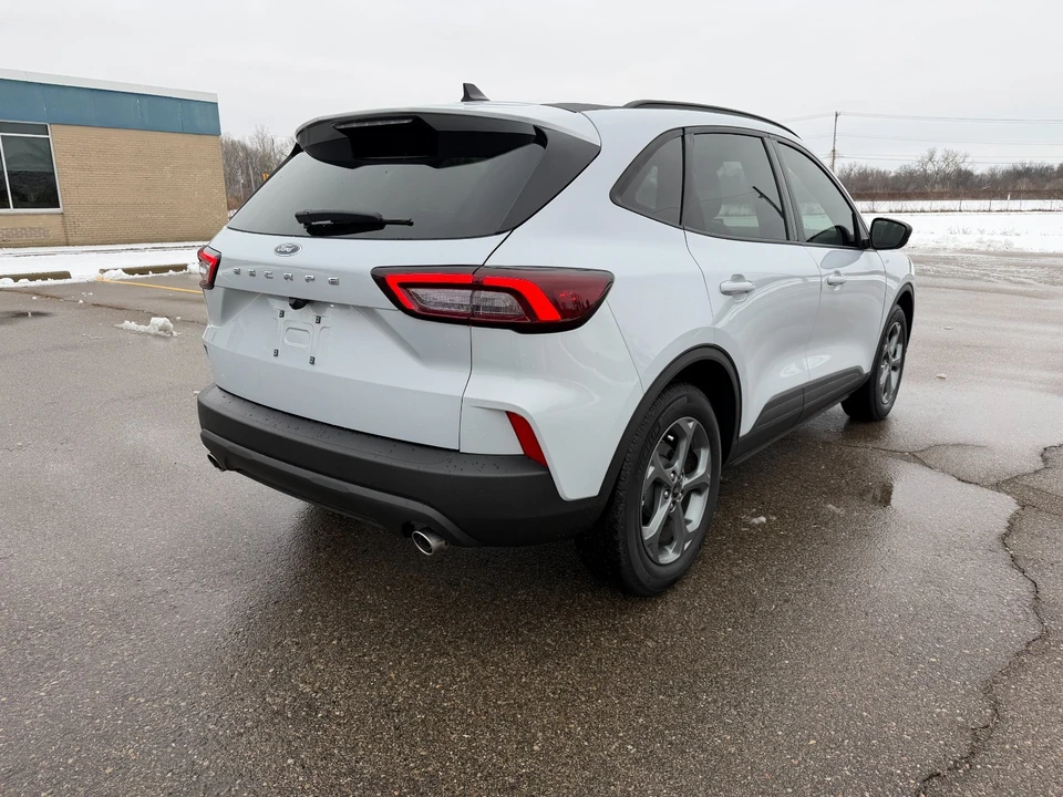 2025 Ford Escape - Image 7 of 21