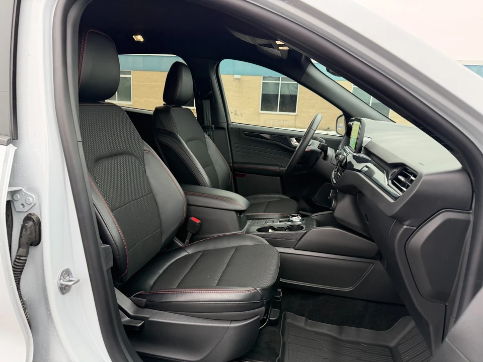 2025 Ford Escape - Image 15 of 21