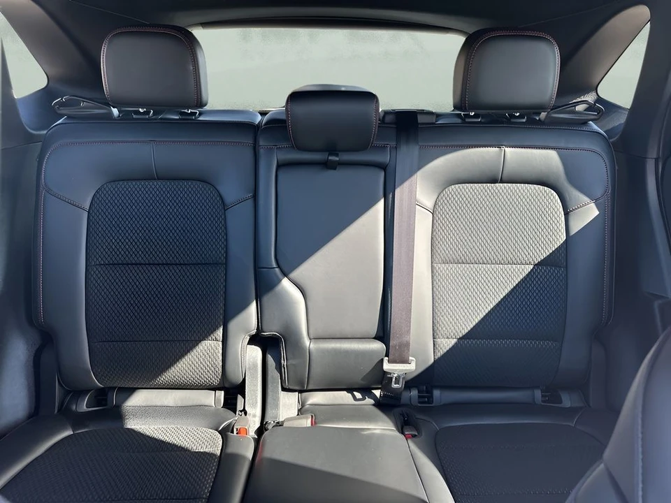 2025 Ford Escape - Image 11 of 21