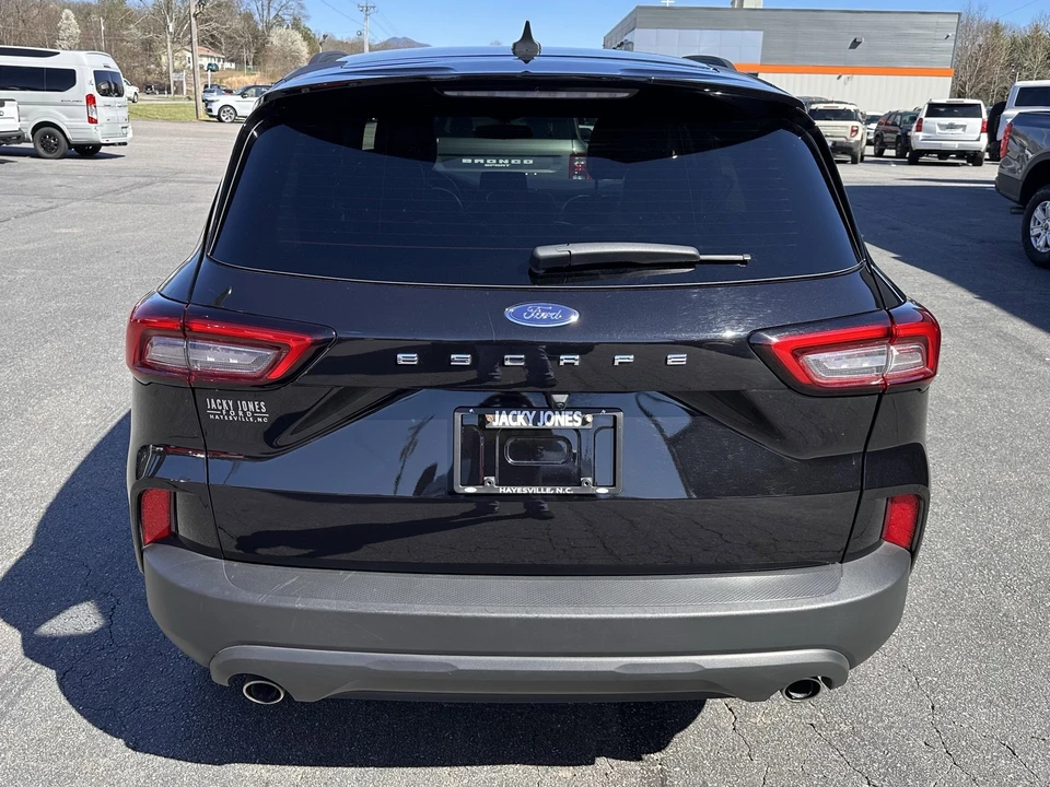 2025 Ford Escape - Image 7 of 31