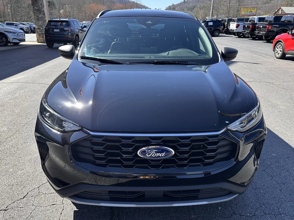 2025 Ford Escape - Image 3 of 31