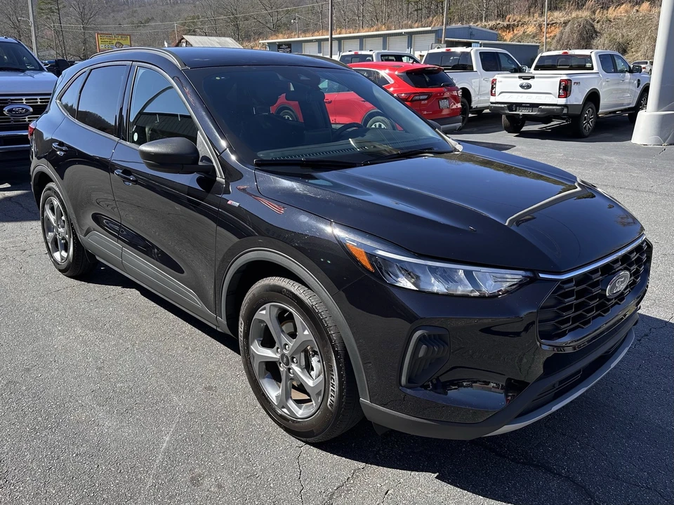 2025 Ford Escape - Image 4 of 31