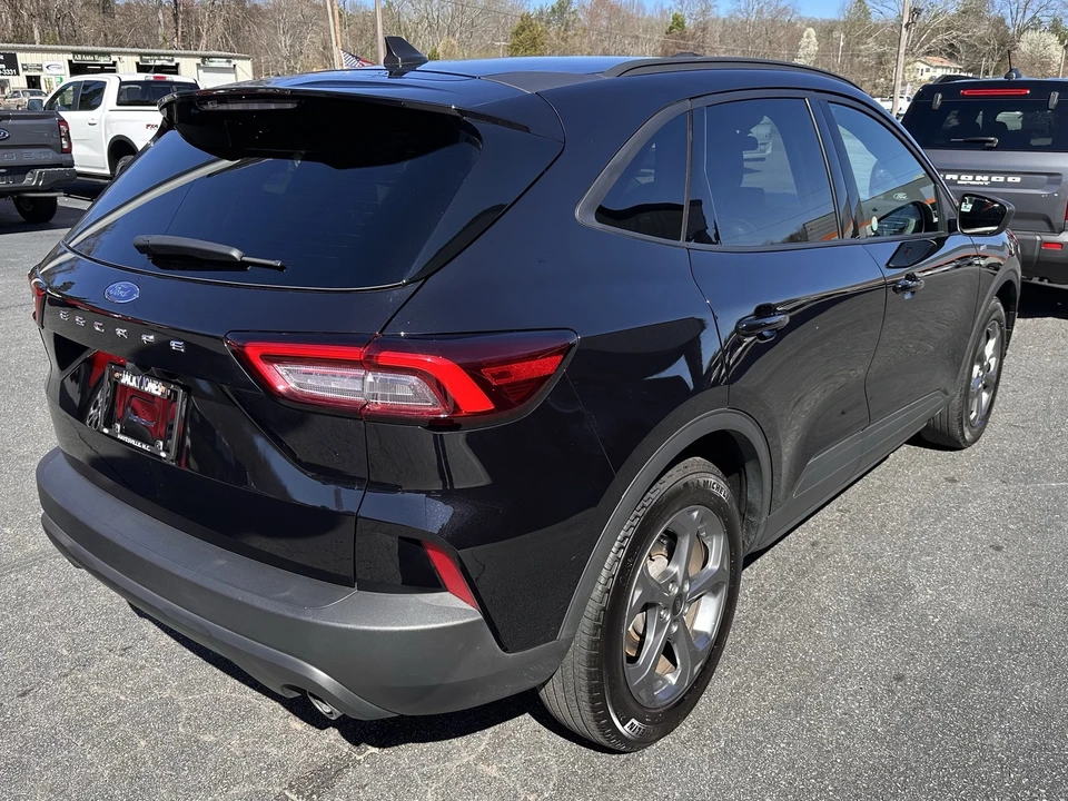 2025 Ford Escape - Image 6 of 31