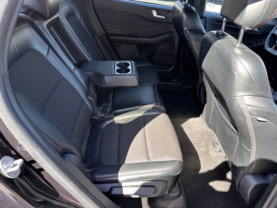 2025 Ford Escape - Image 16 of 31