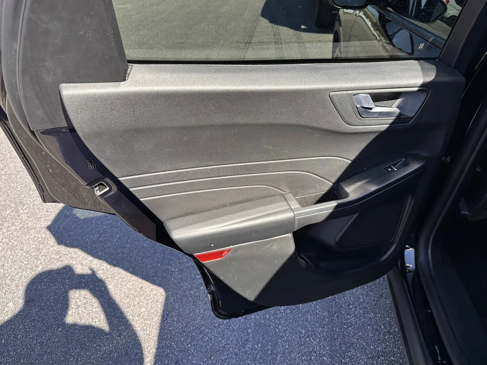 2025 Ford Escape - Image 11 of 31