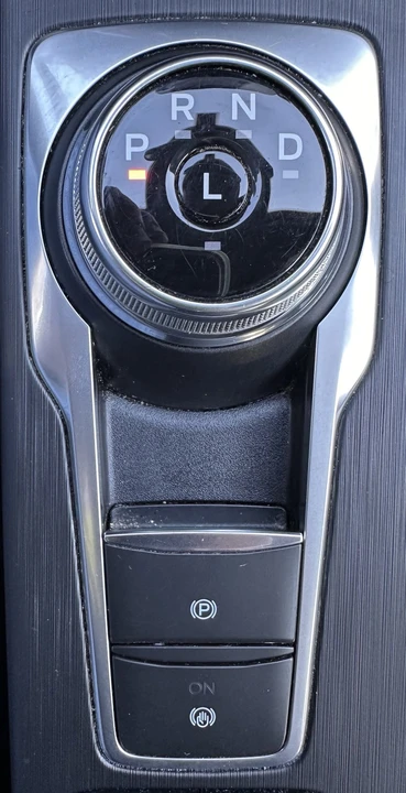 2025 Ford Escape - Image 27 of 31