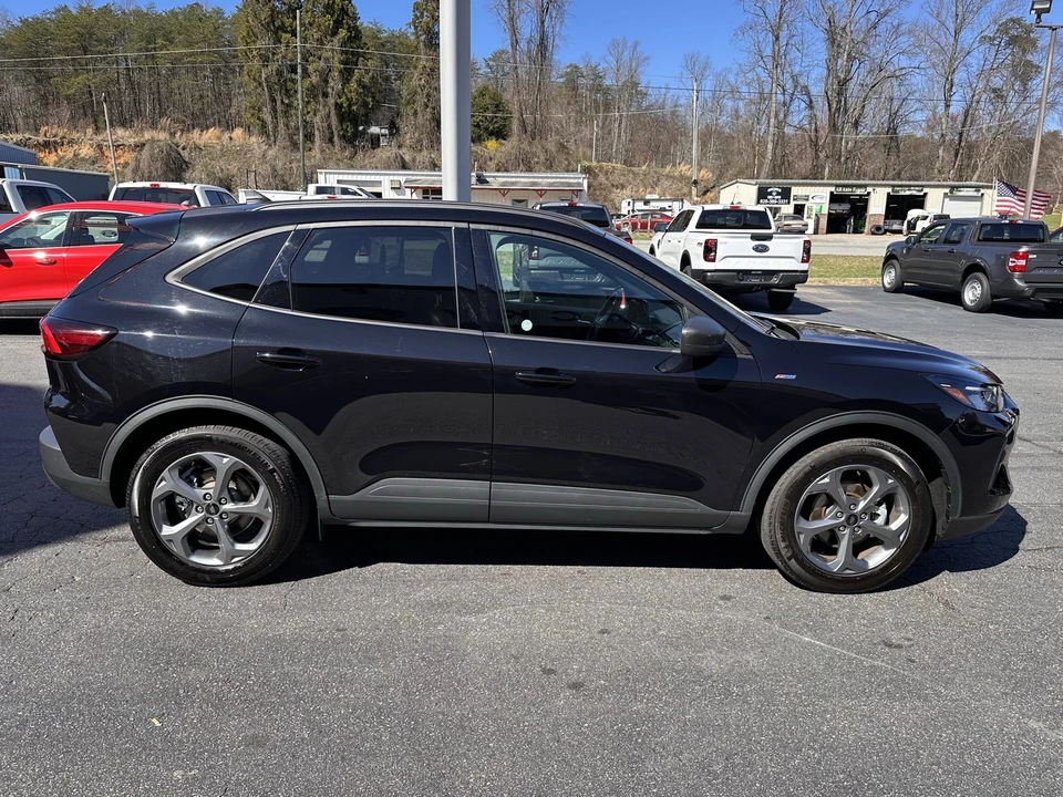 2025 Ford Escape - Image 5 of 31
