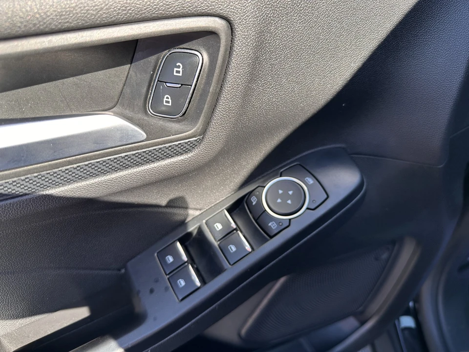 2025 Ford Escape - Image 18 of 31