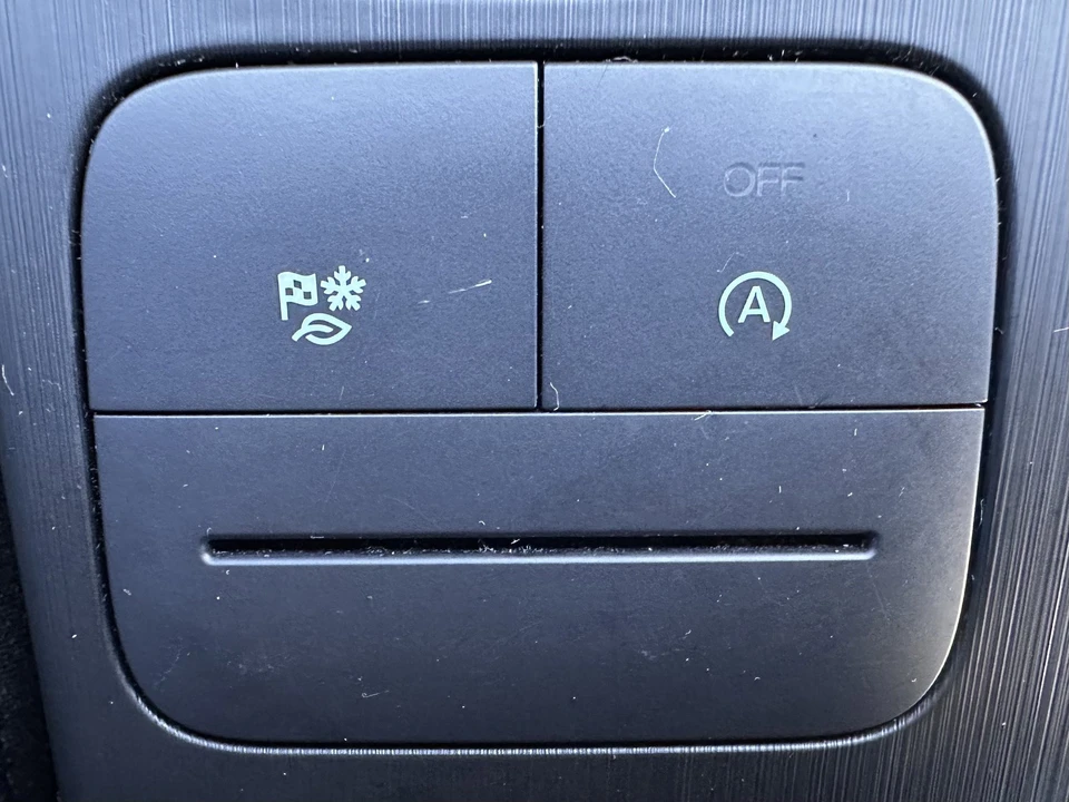 2025 Ford Escape - Image 28 of 31