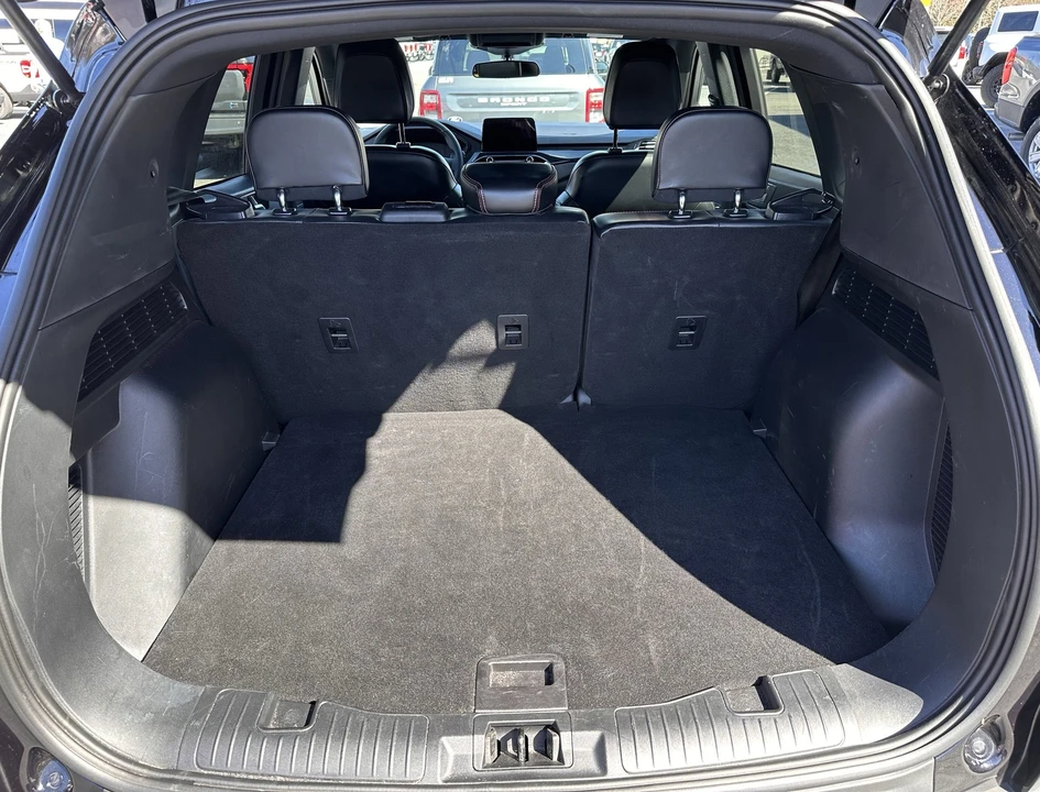 2025 Ford Escape - Image 17 of 31