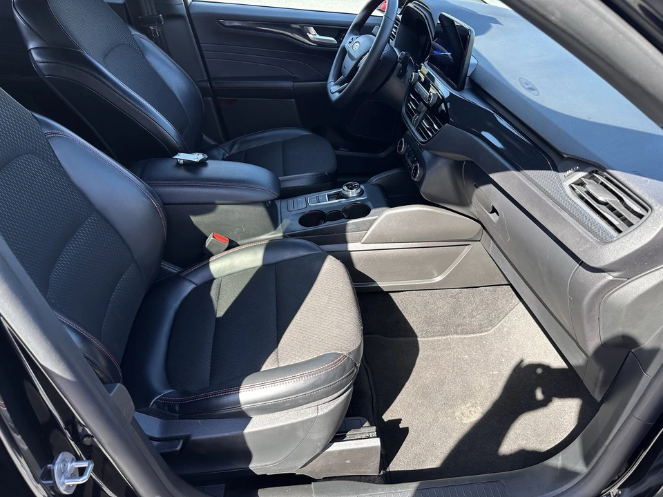 2025 Ford Escape - Image 14 of 31