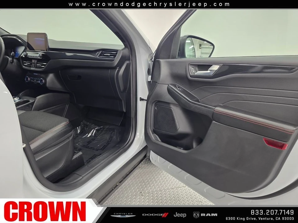 2025 Ford Escape - Image 13 of 21