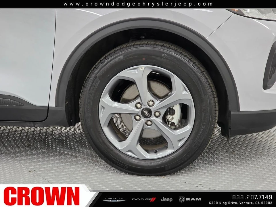 2025 Ford Escape - Image 9 of 21