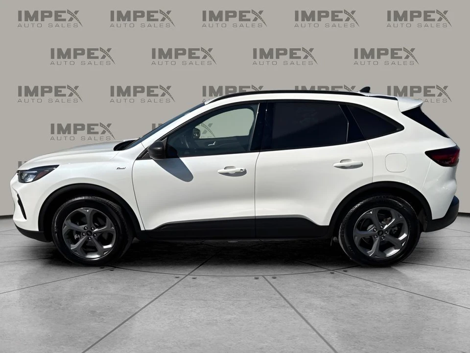 2025 Ford Escape - Image 2 of 31