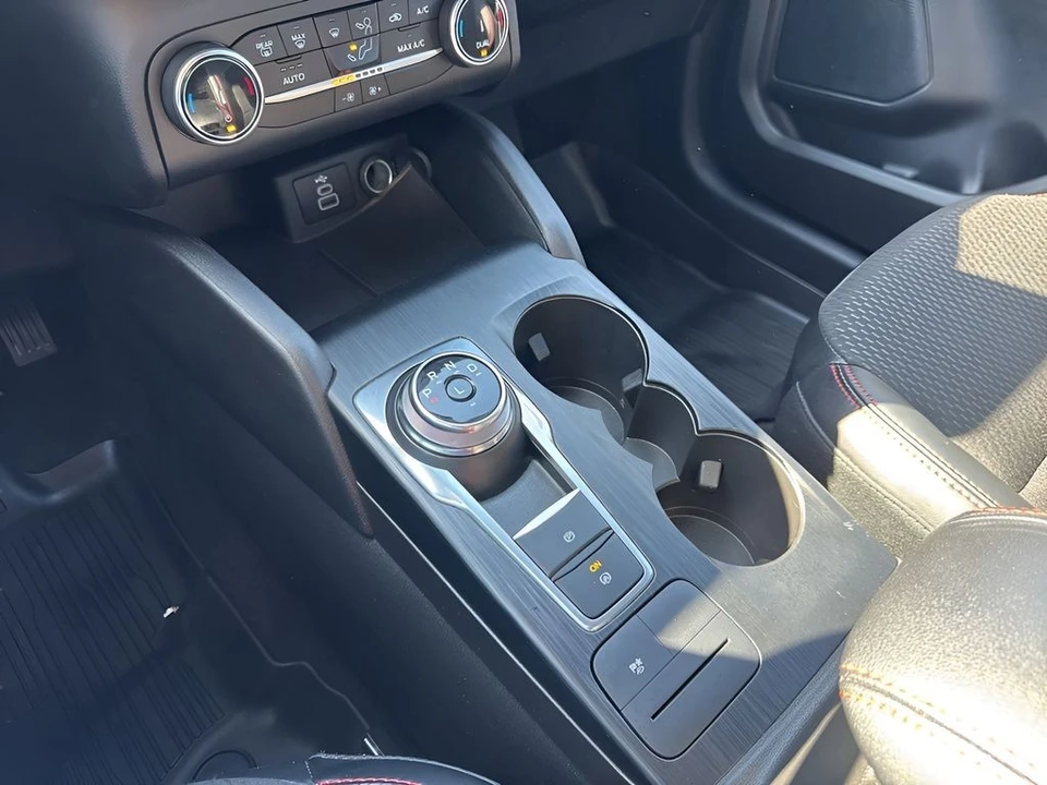 2025 Ford Escape - Image 16 of 31