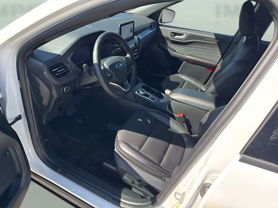 2025 Ford Escape - Image 9 of 31