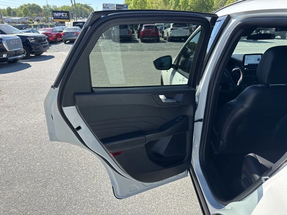 2025 Ford Escape - Image 25 of 31