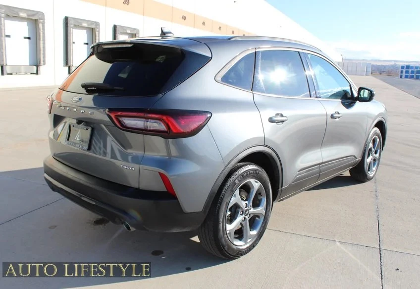 2025 Ford Escape - Image 9 of 21