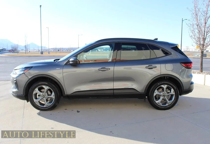 2025 Ford Escape - Image 12 of 21