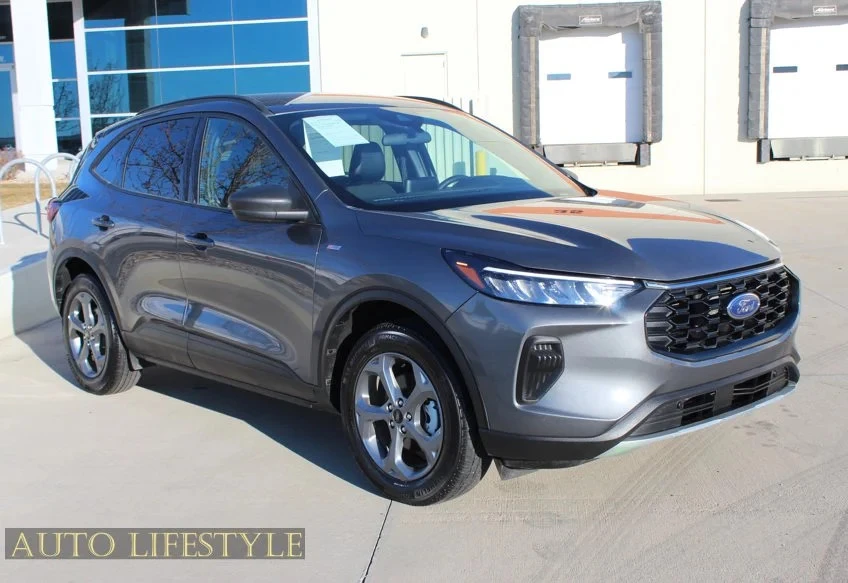 2025 Ford Escape - Image 2 of 21